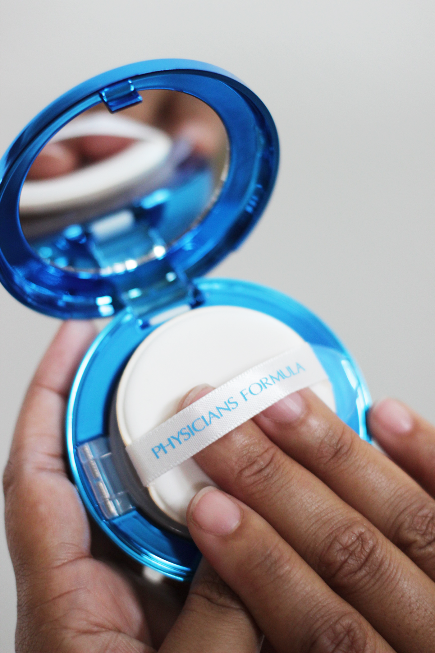 Get ready to save time on your beauty routine, thanks to the Physicians Formula Cushion Compact. This multi-tasking wonder will save time on your beauty routine, all while helping your skin. Makeup Life and Love- Cushion Compact- Physicians Formula-InStyle Magazine