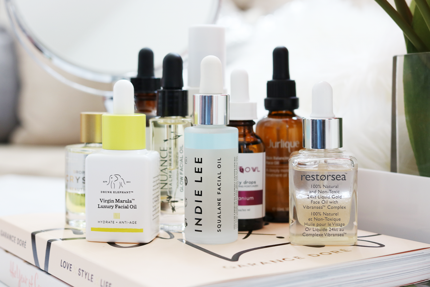 Today we are chatting about face oils, why you need them, what they are for, and last but not least which are my current faves. So what are you waiting for? Let’s dive right in and get oiled up.