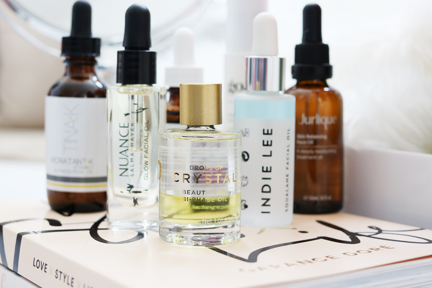 Today we are chatting about face oils, why you need them, what they are for, and last but not least which are my current faves. So what are you waiting for? Let’s dive right in and get oiled up.