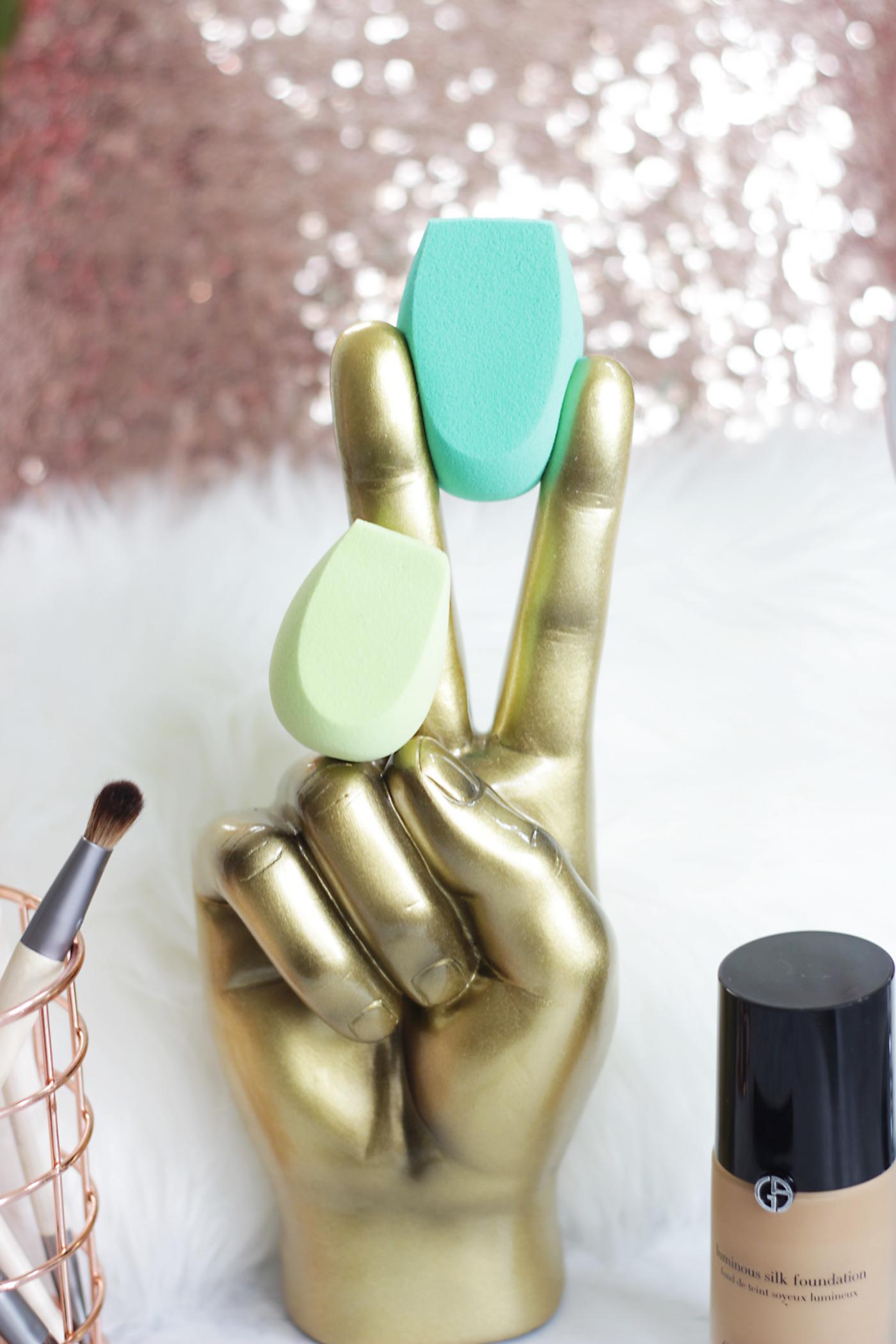 We all love makeup right? But when it comes to brushes we are at times a bit clueless about what brush to use with what? We have you covered, today we are chatting Essential Makeup Brushes and the hows and whys to use them.