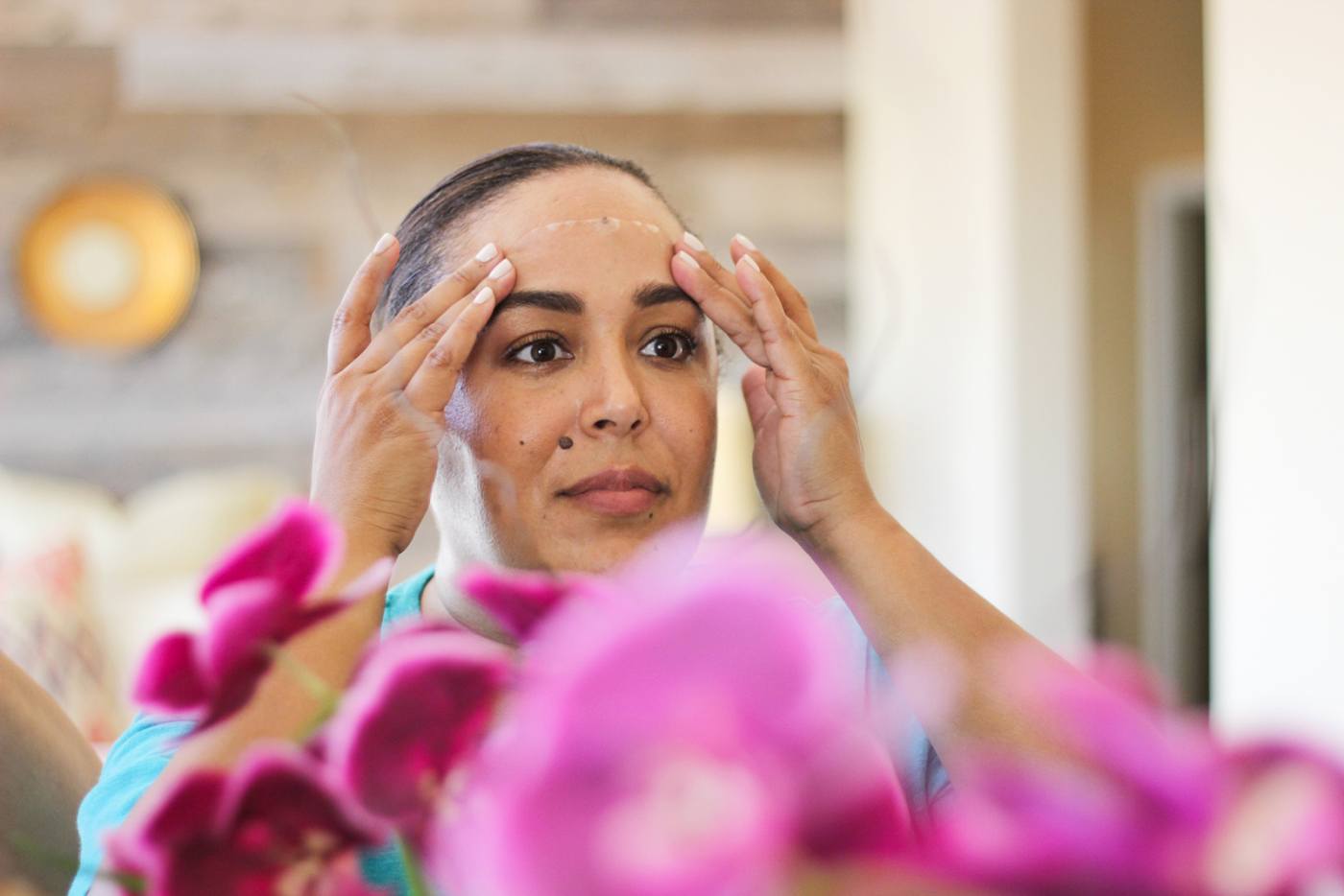 Tired of seeing fine lines and wrinkles across your forehead? Read now, how to get rid of those pesky forehead wrinkles without any needles.