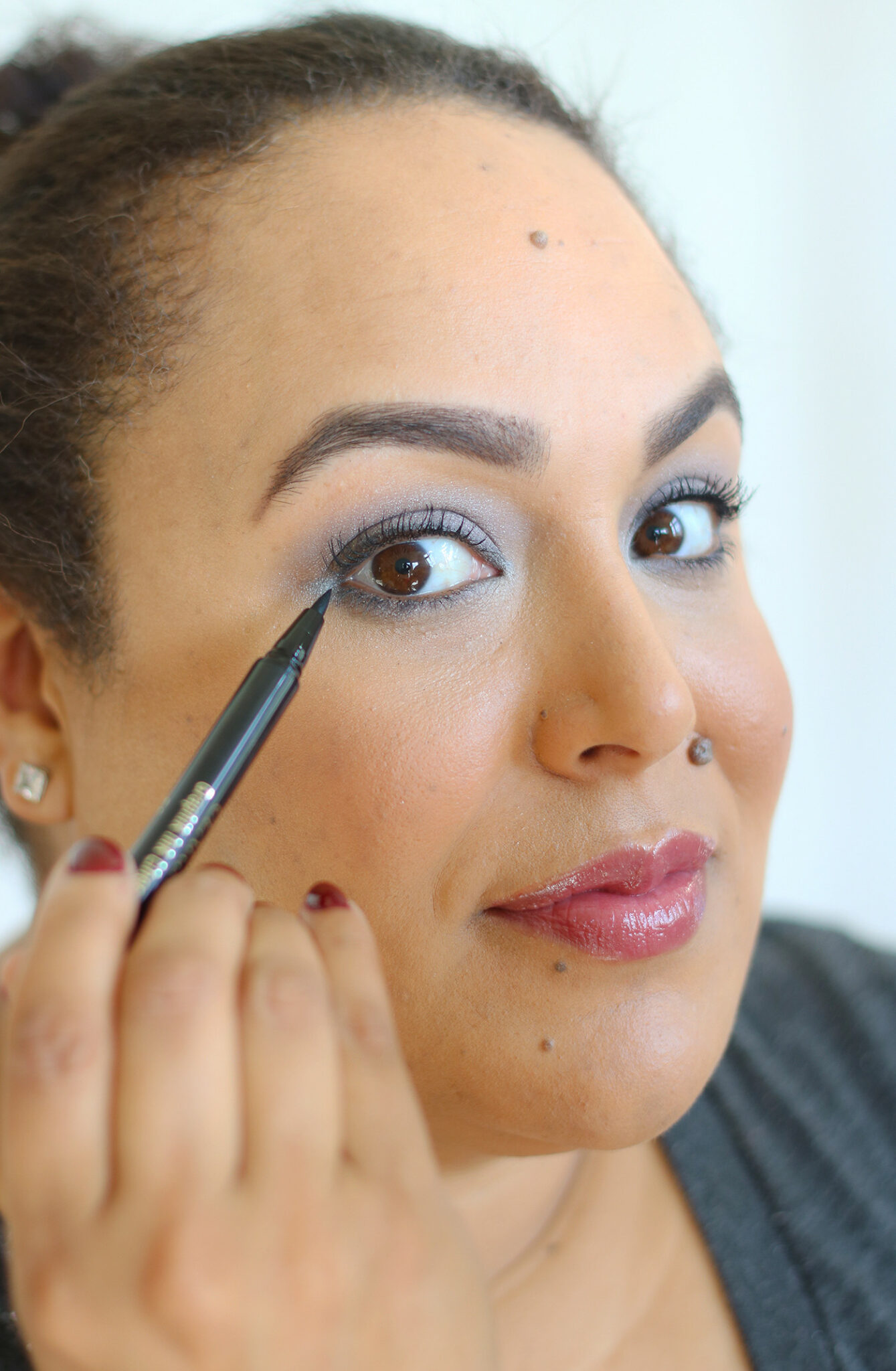 Tis the season to break out the sparkle and get glam. See how I am getting holiday ready in under 15 minutes with this easy holiday makeup tutorial!