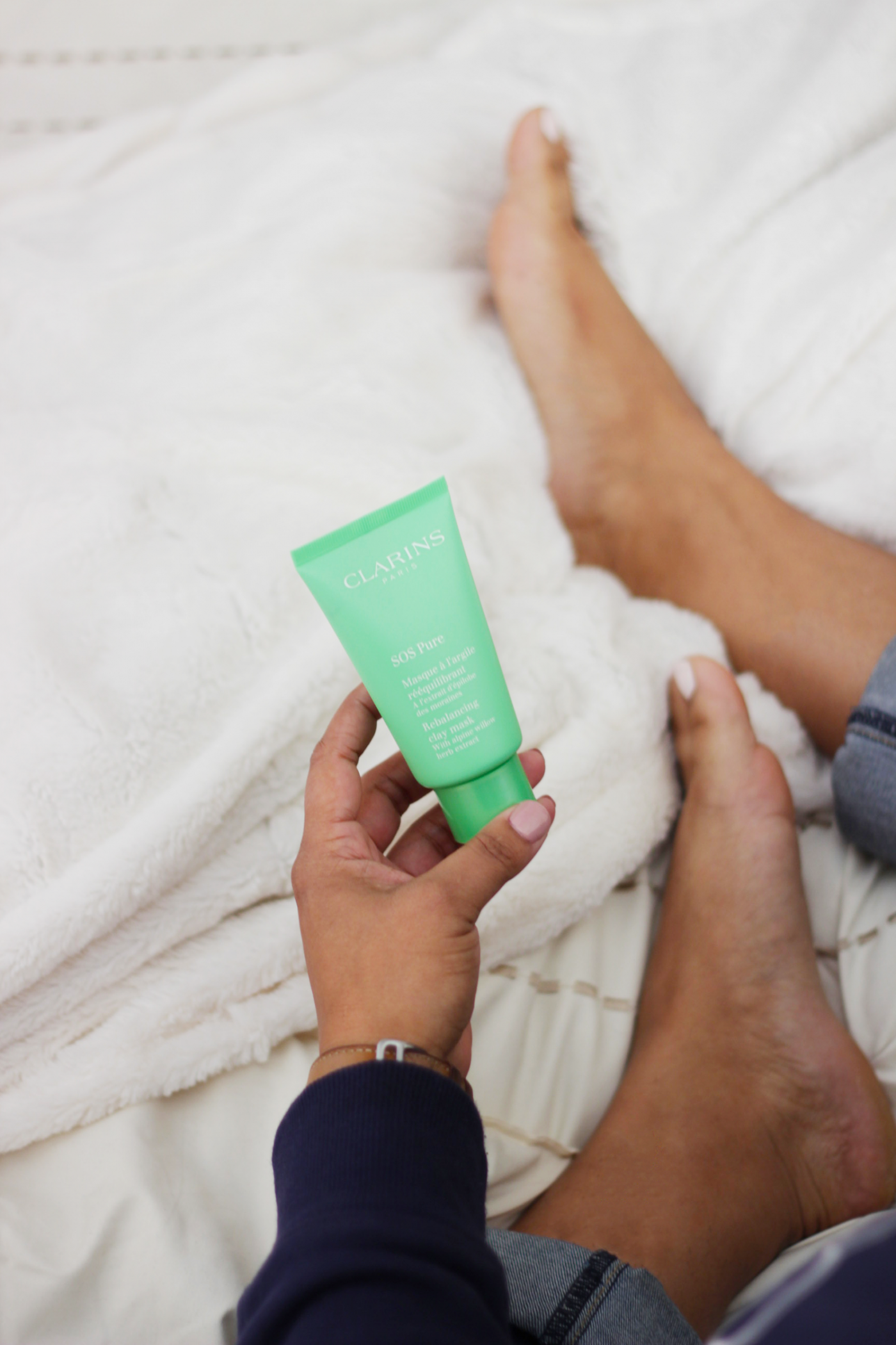 Looking for the perfect midweek pick me up to help address your skin concerns? See why you need to try the new Clarins SOS Masks, and how it can change your skin in just 10 minutes.
