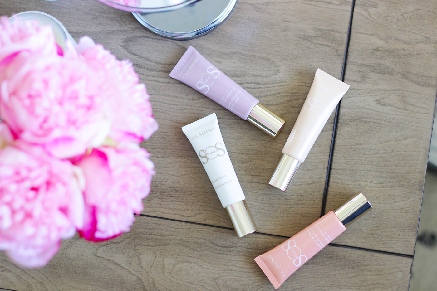 In need of a quick skin pick me up this spring? See why you need a primer in your life ASAP with these perfect Clarins SOS Primers!