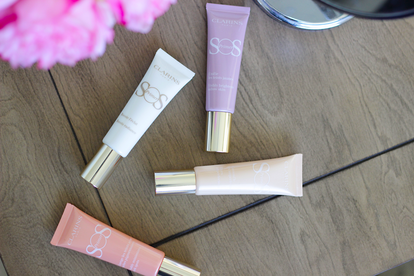 In need of a quick skin pick me up this spring? See why you need a primer in your life ASAP with these perfect Clarins SOS Primers!