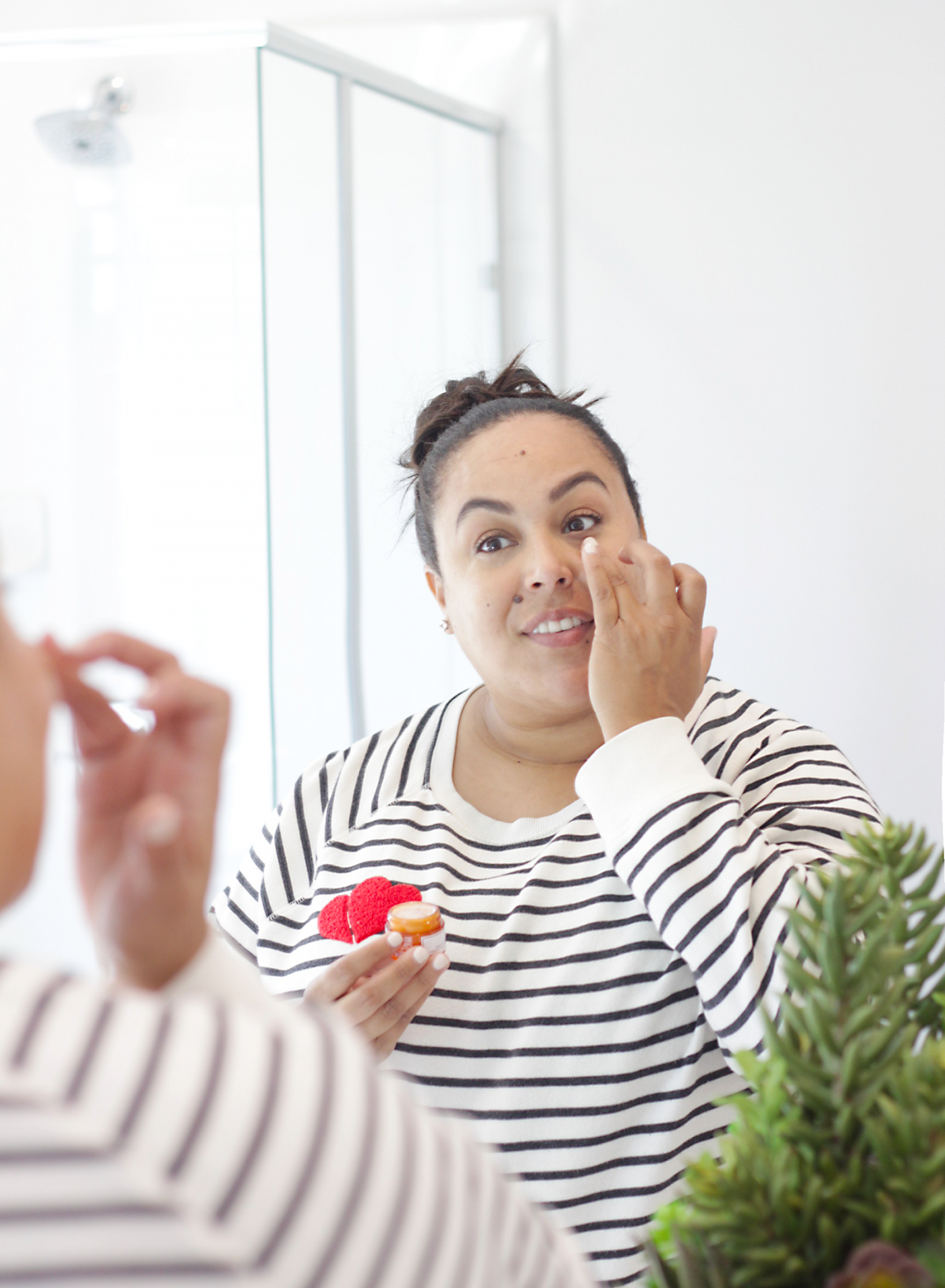 Curious what the correct order to apply your skincare products is? Los Angeles Blogger Makeup Life and Love is sharing the proper order to apply your skincare products like a pro. Click to see them here!