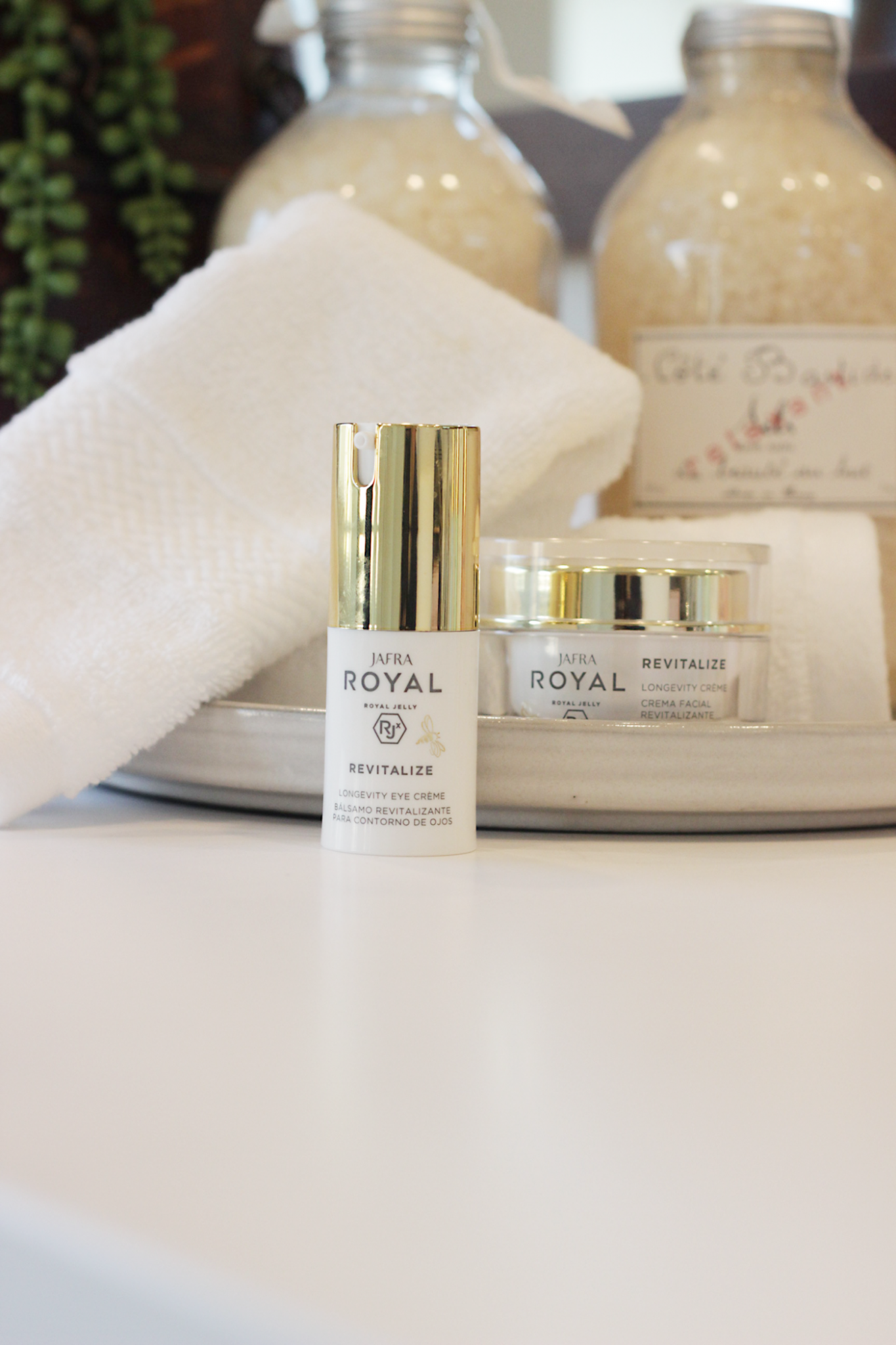 Curious why you need to try JAFRA ROYAL Revitalize? Los Angeles Skincare Blogger Makeup Life and Love is sharing her new found love for JAFRA ROYAL Revitalize here!