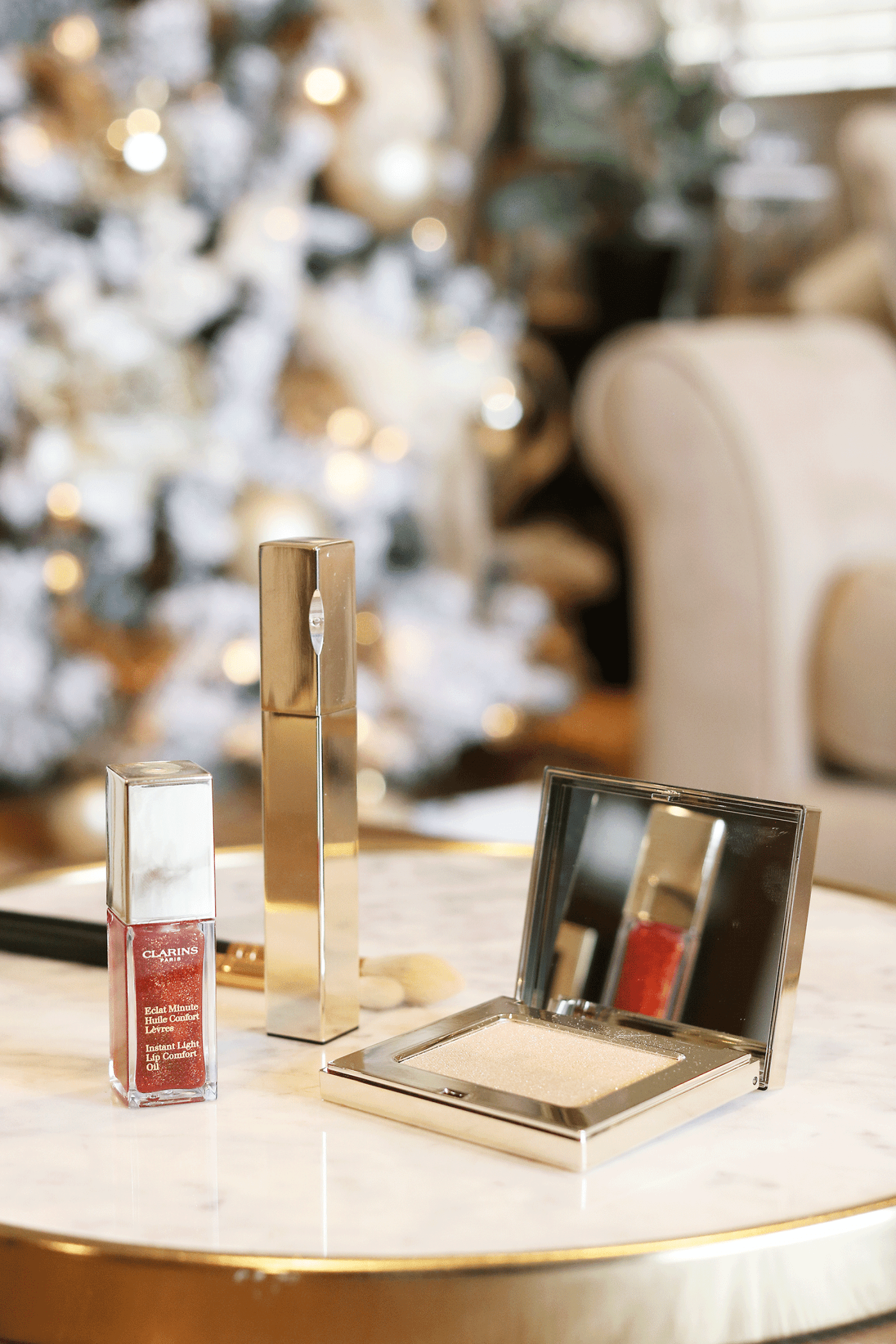 Bookmark this post ASAP if you are looking for an easy holiday beauty look. Los Angeles Blogger Makeup Life and Love is sharing her easy holiday beauty look in 3 easy steps thanks to Clarins Shimmer and Shine collection! See them here!