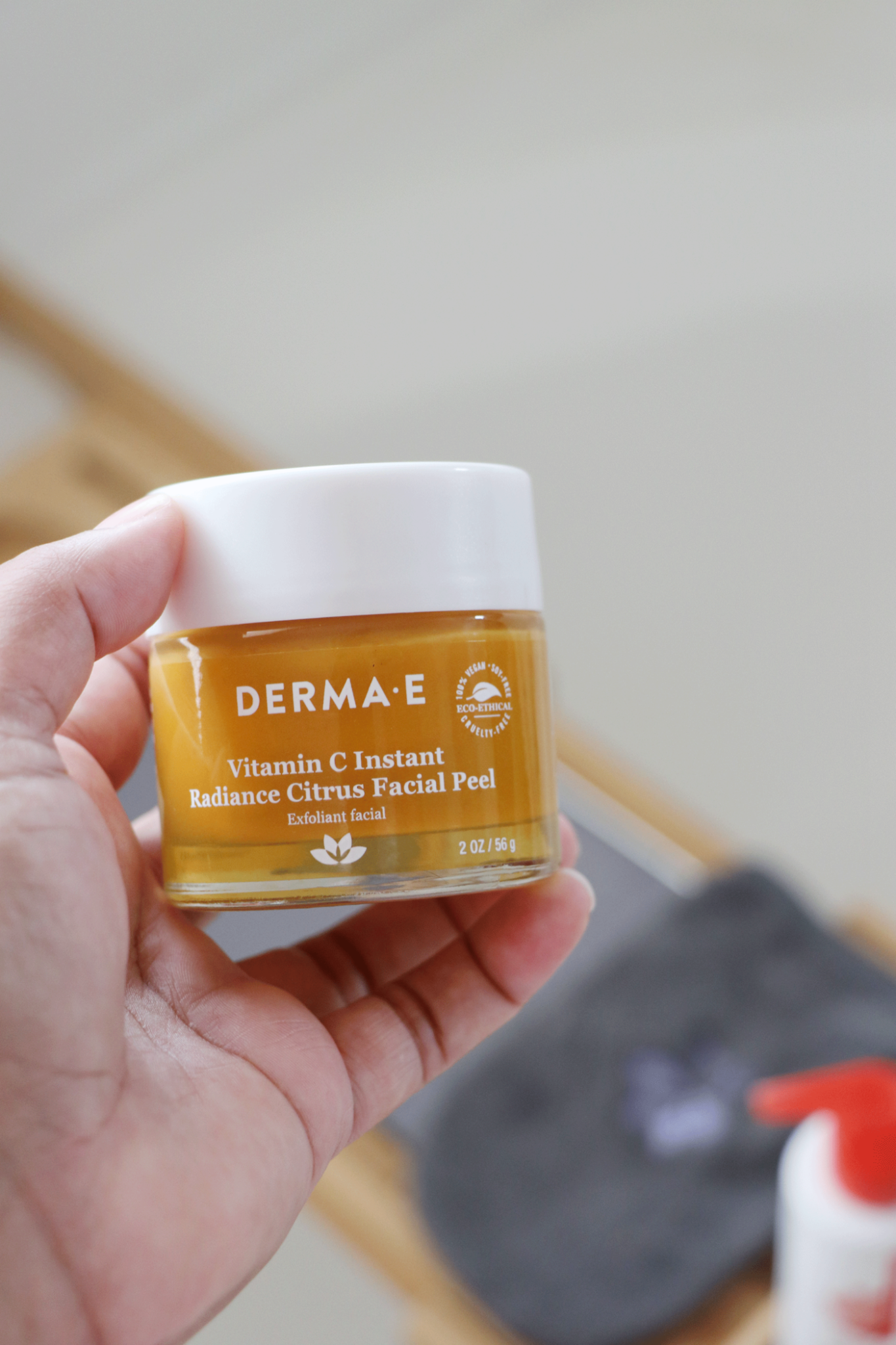 Curious about a Vitamin C Peel? Los Angeles skincare influencer Makeup Life and Love is sharing why the DERMA E Instant Radiance Vitamin C Peel is one everyone should try in their regimen ASAP! 