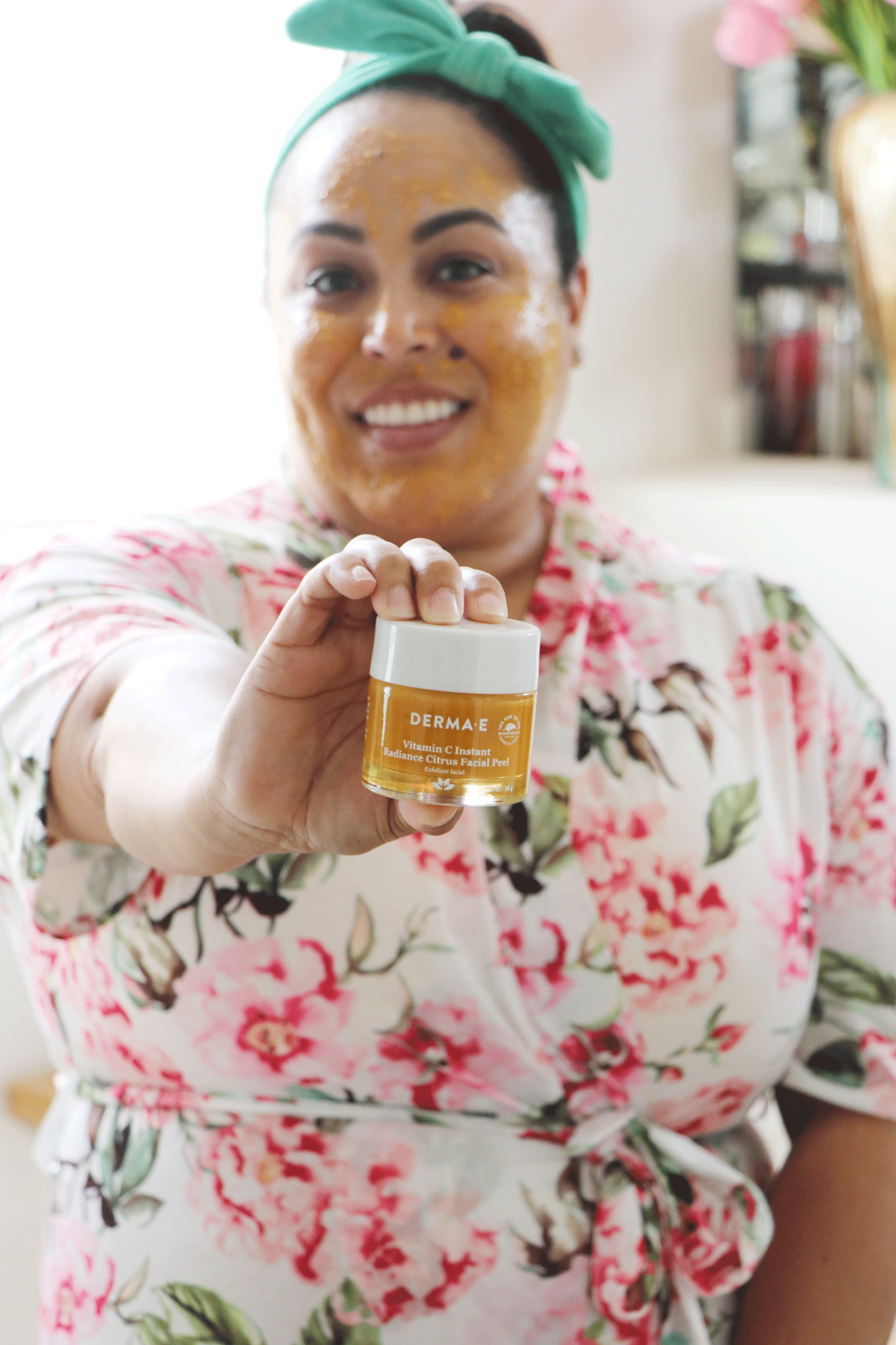 Curious about a Vitamin C Peel? Los Angeles skincare influencer Makeup Life and Love is sharing why the DERMA E Instant Radiance Vitamin C Peel is one everyone should try in their regimen ASAP! 