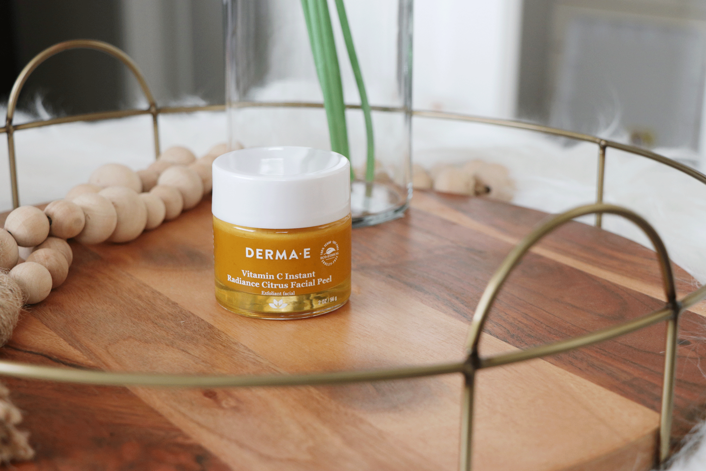 Curious about a Vitamin C Peel? Los Angeles skincare influencer Makeup Life and Love is sharing why the DERMA E Instant Radiance Vitamin C Peel is one everyone should try in their regimen ASAP! 