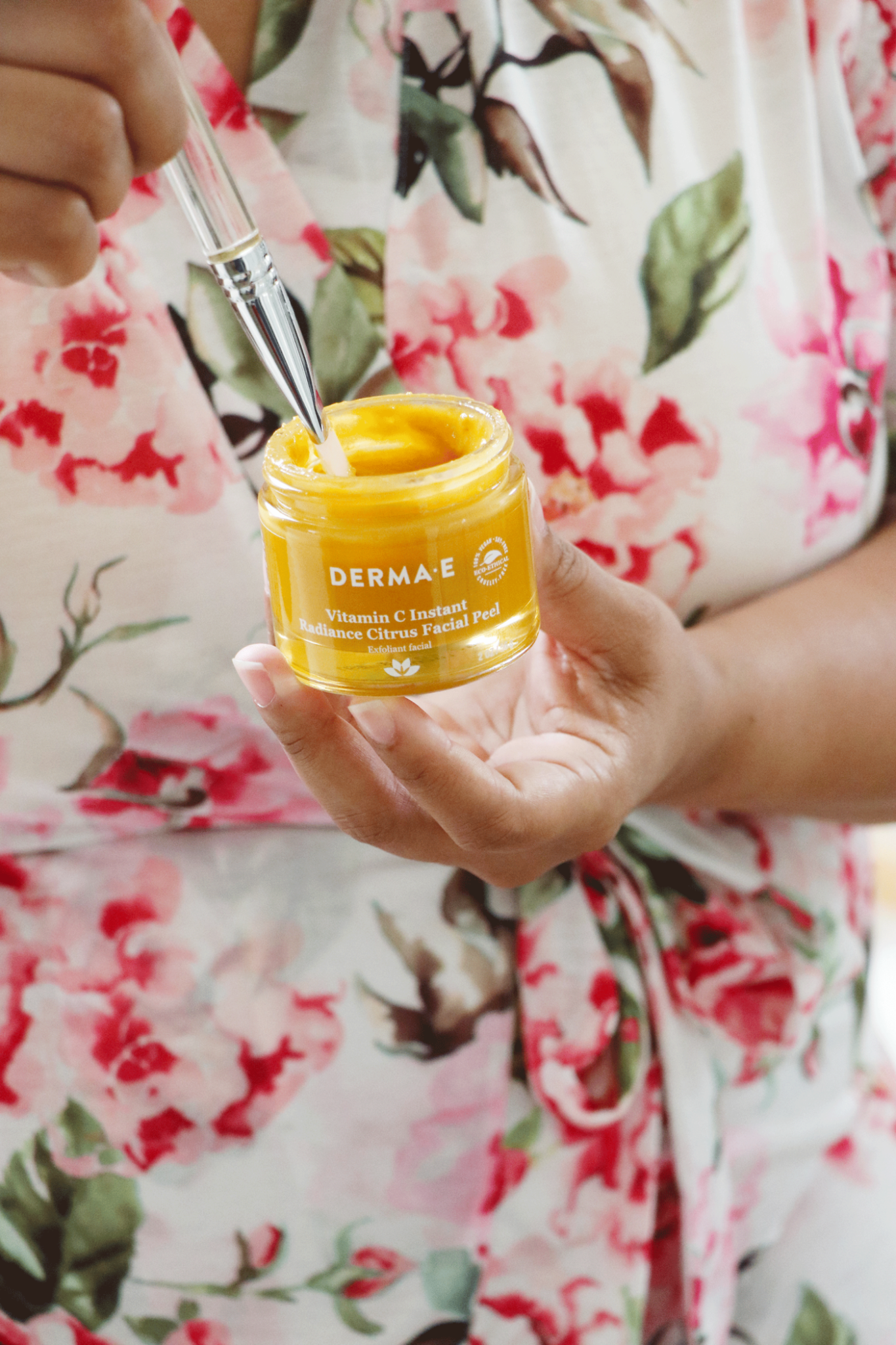 Curious about a Vitamin C Peel? Los Angeles skincare influencer Makeup Life and Love is sharing why the DERMA E Instant Radiance Vitamin C Peel is one everyone should try in their regimen ASAP! 