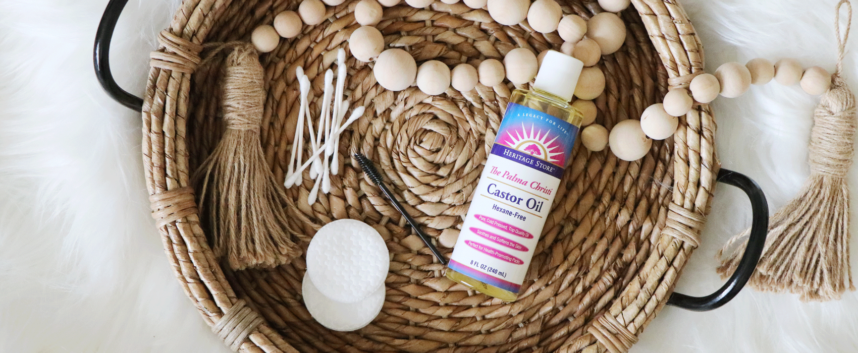 Looking to get fuller thicker brows and hair? Try Castor Oil. Los Angeles based blogger Makeup Life and Love is sharing her favorite ways and reasons you should give Castor Oil a try ASAP! Click to see them HERE!