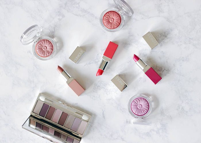 Time to jump your beauty regimen into high gear with a bit of help from Clinique. Time to get Colour Popping with Clinique and their new Pop Lip Color Lipsticks.