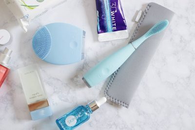 Time to get healthy teeth and a perfect smile in time for school. See why the Foreo ISSA needs to make it into your teeth cleansing arsenal now- ISSA- Foreo ISSA-Foreo