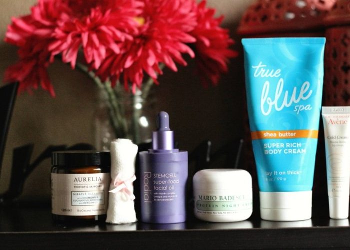 The weather is venturing south which means it is time to change up our skin care, keep reading as Jamie shares her favorite Cold Weather Beauty Essentials. - Makeup Life and Love- Cold Weather Beauty