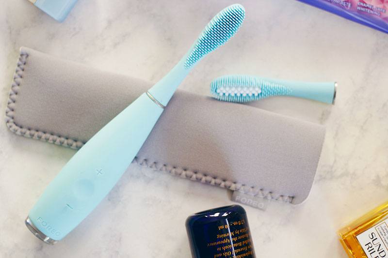 It is time for a whole new kind of teeth cleansing, thankfully FOREO has launched the FOREO ISSA Hybrid and let me tell you it is AMAZINGNESS! The FOREO ISSA Hybrid will seriously rock your world! Find out why HERE >> https://makeuplifelove.com- FOREO ISSA Hybrid