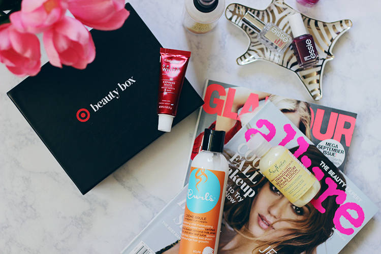 Have a hard time figuring out what Fall hair trend you want to incorporate into your hair routine? Well keep reading and see how Jamie is incorporating the 'knot' that graced the runways this year with a bit of help from her Fall Target Beauty Box. - TargetStyle- Target Beauty- Makeup Life and Love