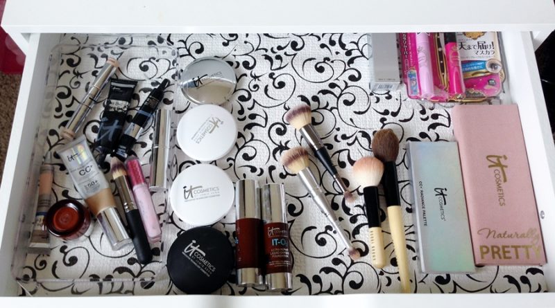 Polish-Insomniac-beauty bag